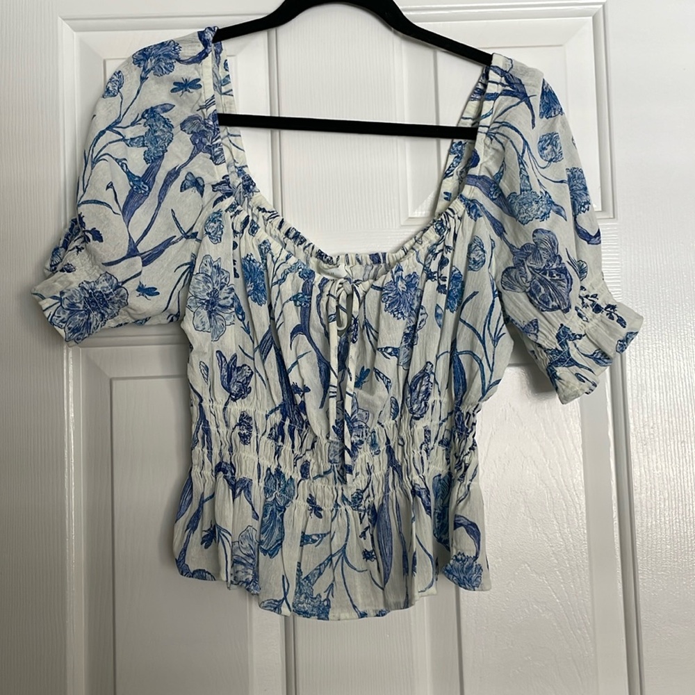 Adorable Blue and White Top - Perfect for Summer